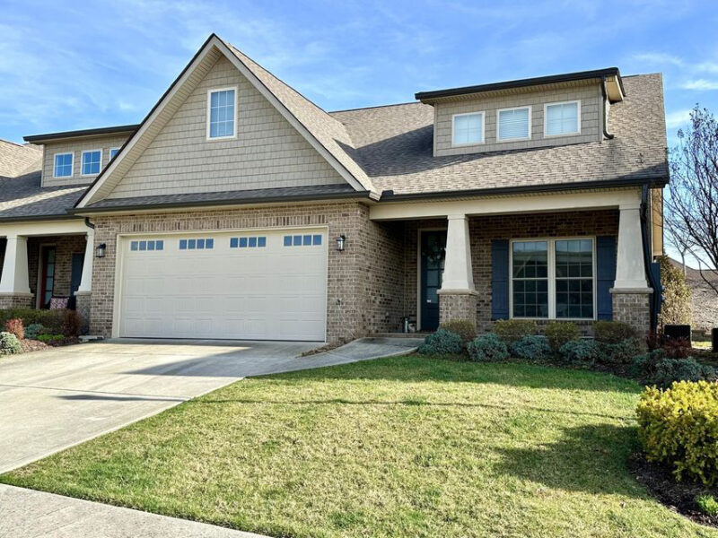 SOLD: Gorgeous Condo in Farragut – Move-In Ready