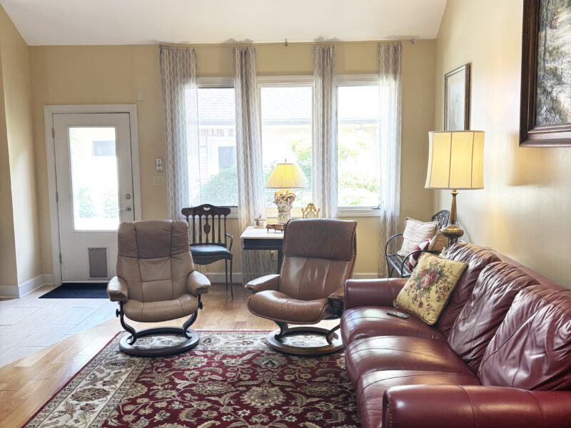 CLOSED: Stunning PUD Townhome in Prime Location Near West Town Mall & Rocky Hill