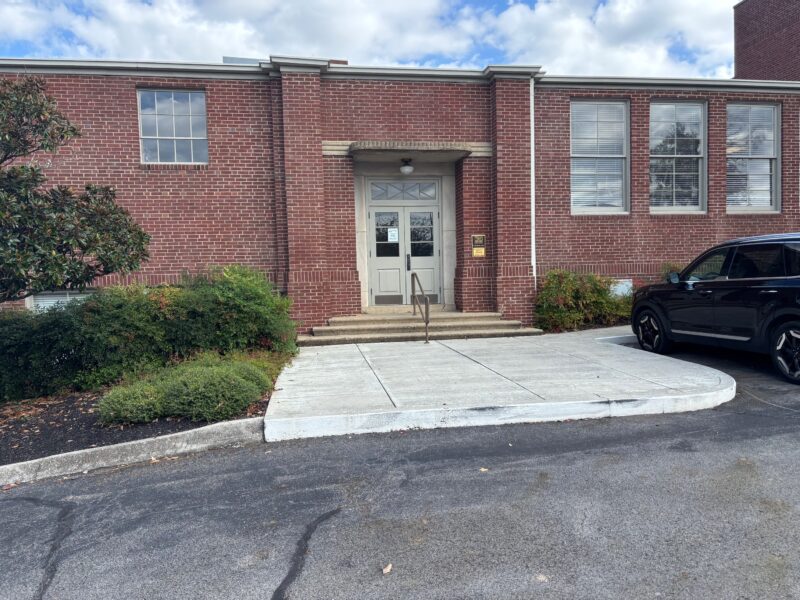 Nice Dental Office in West Knoxville – Partially Equipped with Dental Equipment