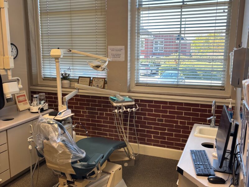 Nice Dental Office in West Knoxville – Partially Equipped with Dental Equipment