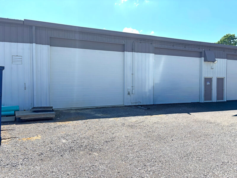 LEASED: 3,000 sf Warehouse w/ Office off Dutchtown Road at Pellissippi Parkway