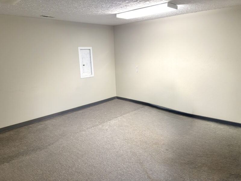 FOR LEASE: 2,280 sf Warehouse / Office in Karns