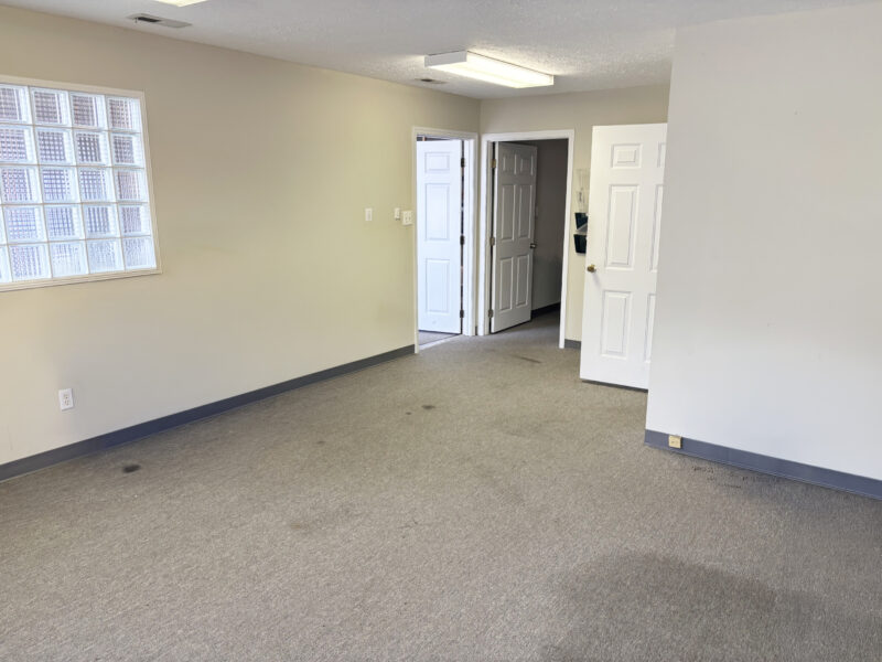 FOR LEASE: 2,280 sf Warehouse / Office in Karns