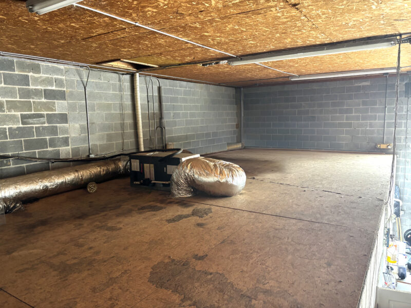 FOR LEASE: 2,280 sf Warehouse / Office in Karns